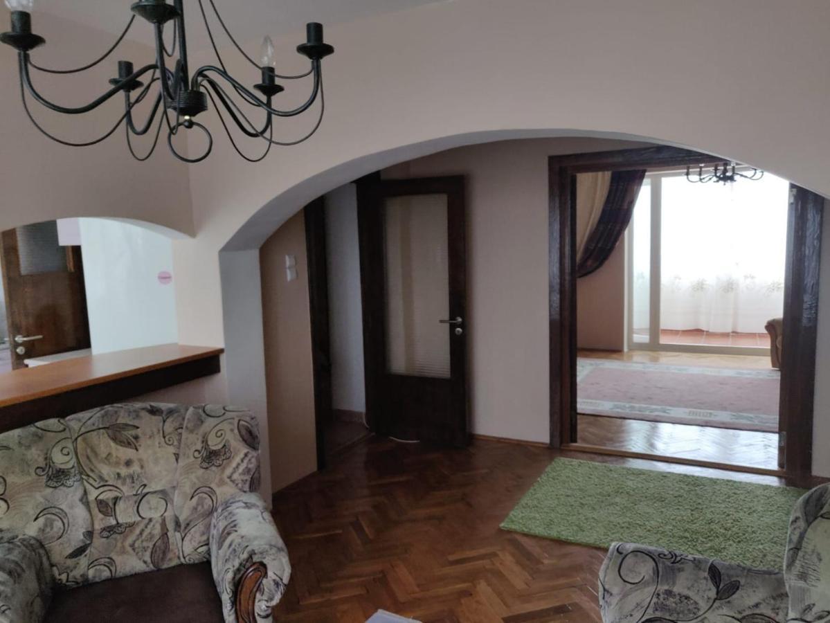 Pelican Proxy Apartment Oradea Exterior foto