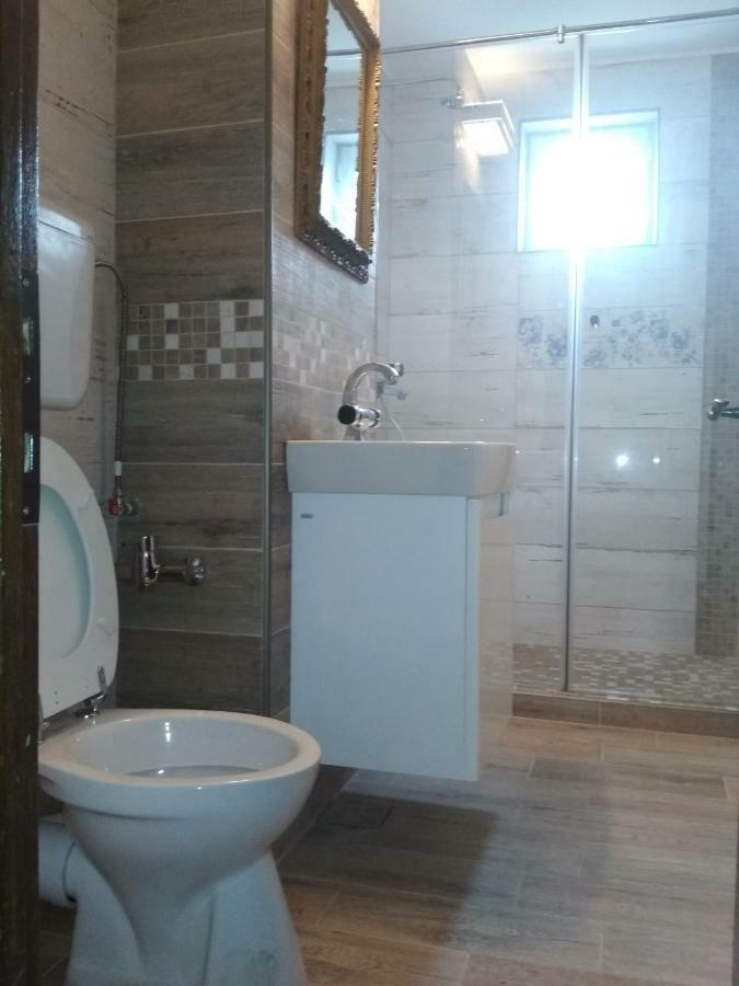 Pelican Proxy Apartment Oradea Exterior foto
